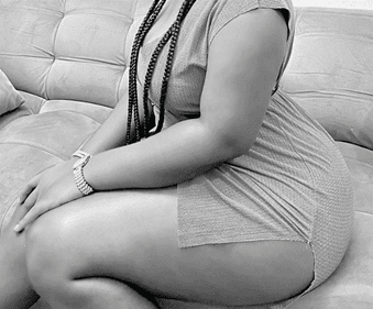 Kumpandisha Nyege Mwanamke hadi Akukumbatie kwa Nguvu