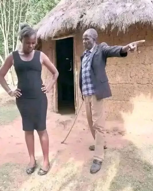 “Toka Hapa, Jinga Wewe, Hauna Heshima” – Mwanamke Apigwa na Kufukuzwa na Babu yake, Baada ya Kuingia Chooni Wakati Babu Akiwemo