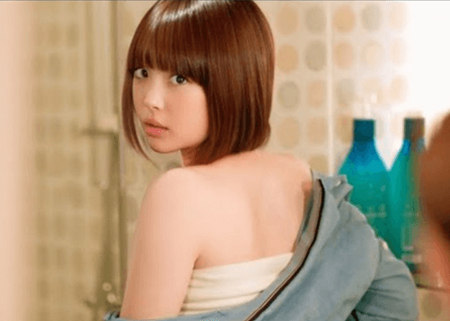 Msichana Anasoma Shule Ya Kiume Tupu – Ili Ampate Mwanaume Anayemtaka