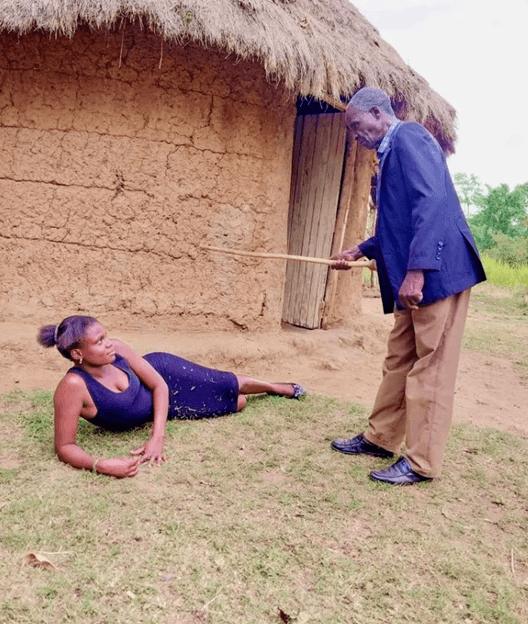 “Unataka Mwanangu Apige Punyeto” – Mwanamke Apigwa na Baba Mkwe kwa Kumnyima Unyumba Mumewe