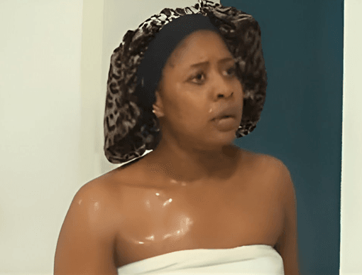 Dada Katoka Bafuni, Amkuta Shemeji Chumbani Kwake Anaiomba