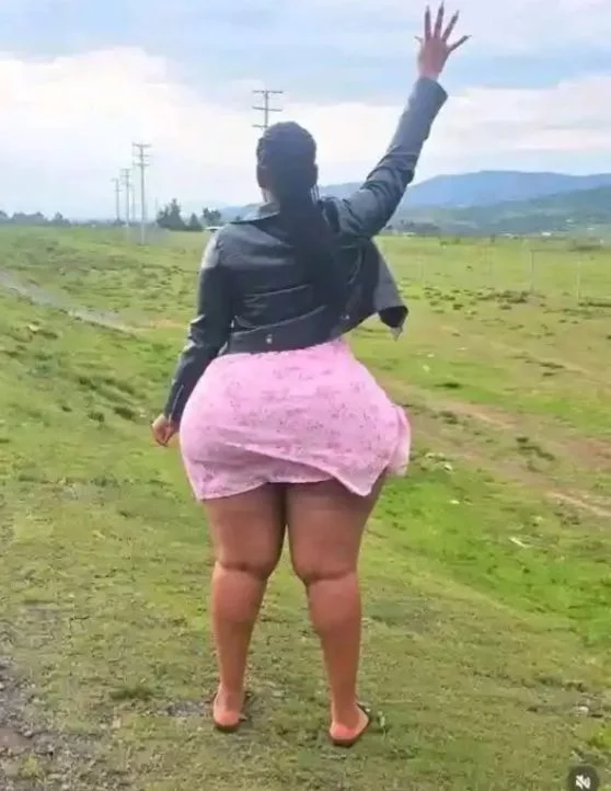 “Nimeshindwa Kujizuia, Nawataka Wote” – Mwalimu Wa Kike Atoa Kauli Yenya Utata kwa Wanafunzi wa Kiume